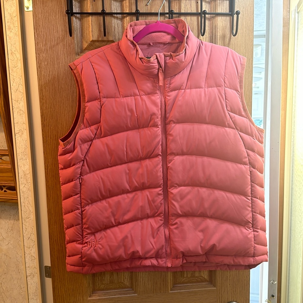 Cabela’s Goose Down pink puffer vest. Size L